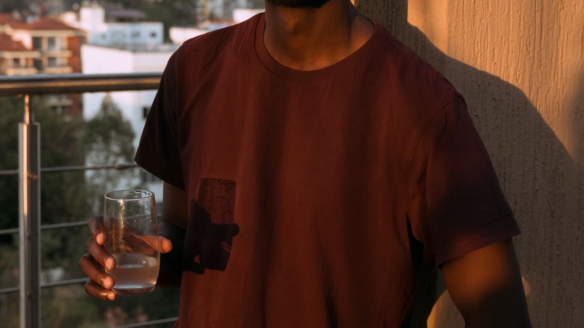 Man drinking a glass of water, a simple habit that supports uric acid clearance and gout prevention