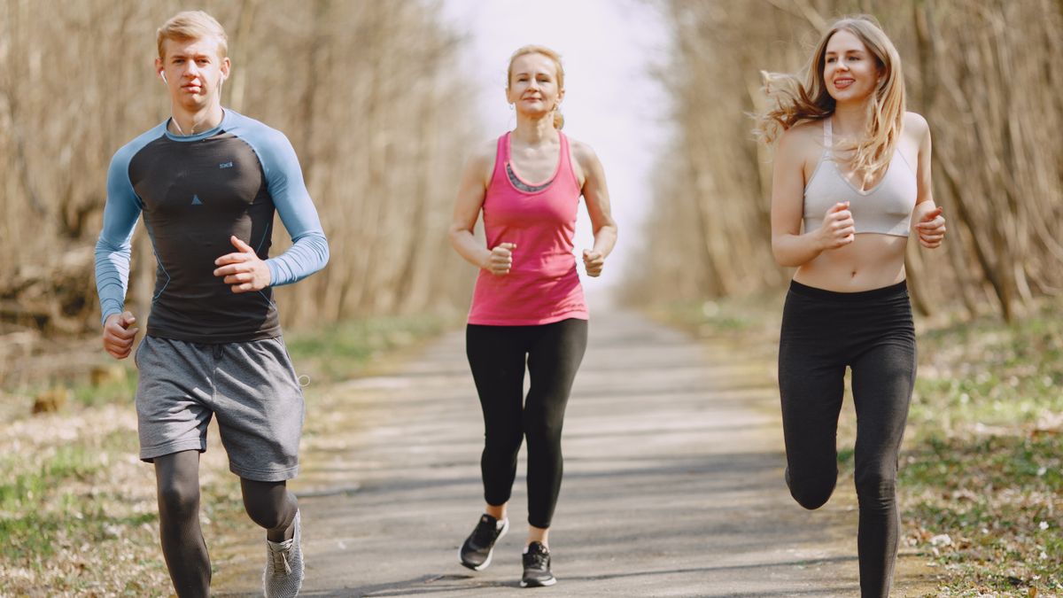 Men jogging in a park to lower high blood pressure