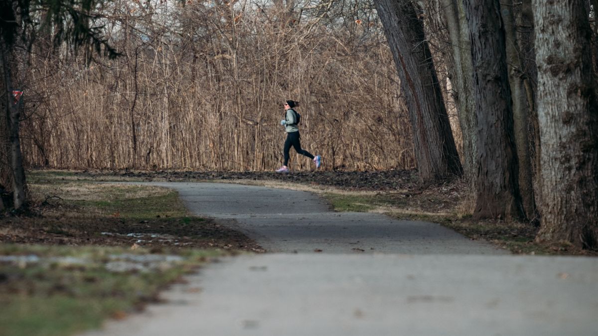 Man running in a park to support healthy male fertility