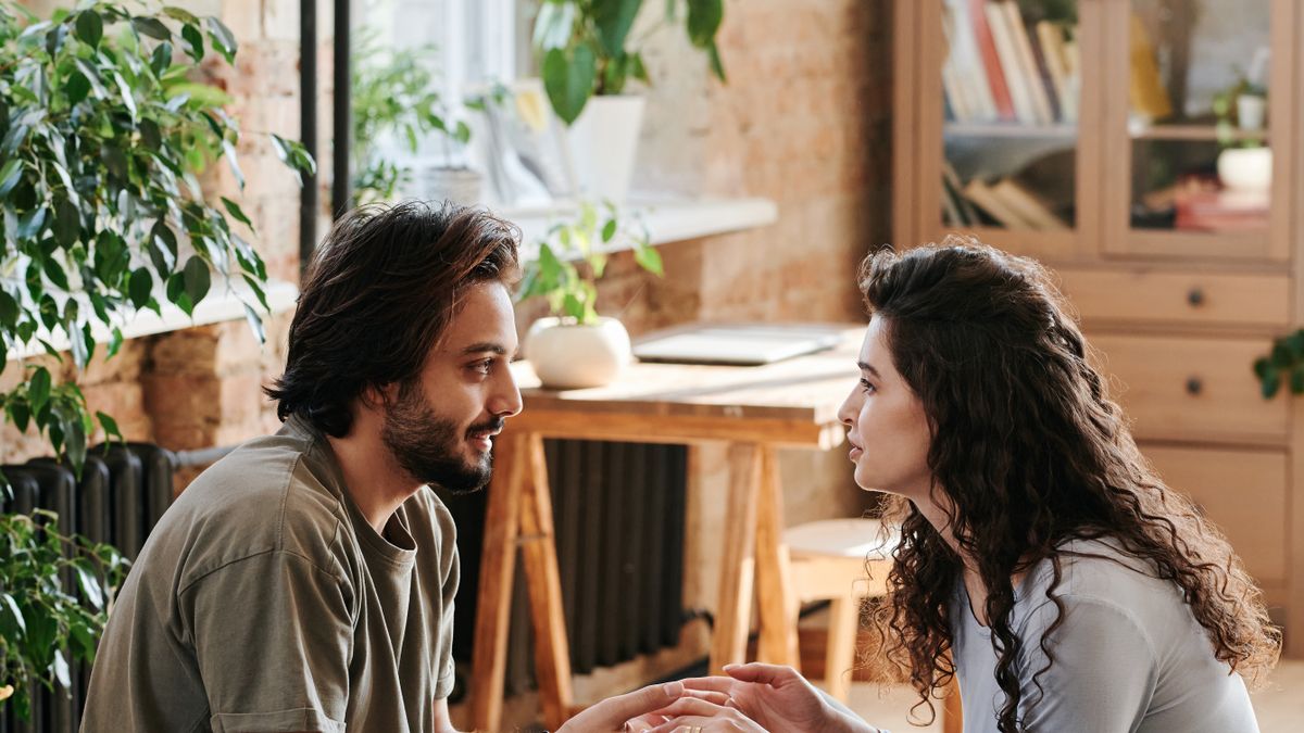 Couple sitting on the bed having an open conversation about sexual performance anxiety
